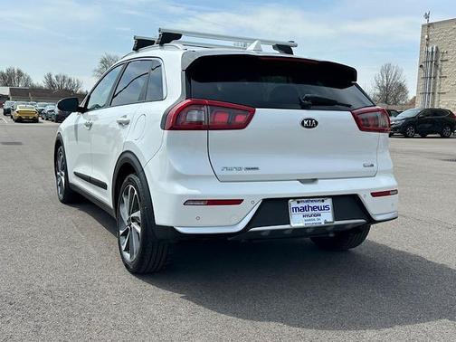Snow White Pearl 2017 Kia Niro Touring