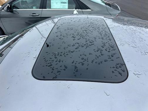 Fluid Metal 2025 Hyundai ELANTRA SEL