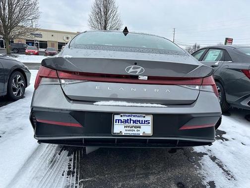 Fluid Metal 2025 Hyundai ELANTRA SEL