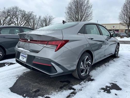 Fluid Metal 2025 Hyundai ELANTRA SEL