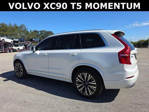 2020 Volvo XC90 T5 Momentum