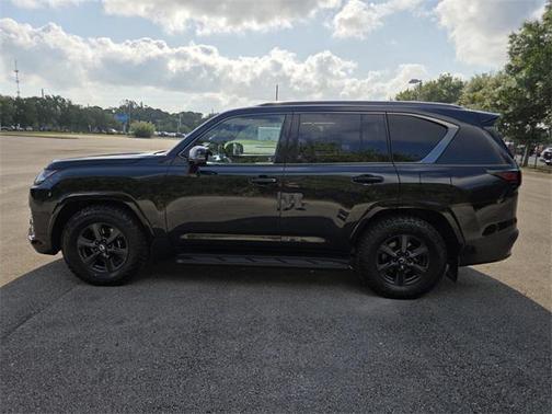 2025 Lexus LX 700h Overtrail