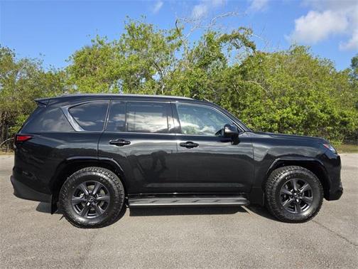 2025 Lexus LX 700h Overtrail