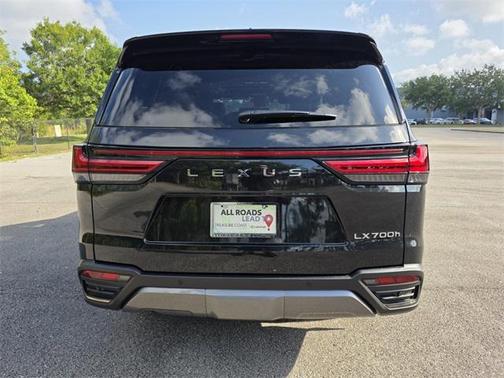 2025 Lexus LX 700h Overtrail