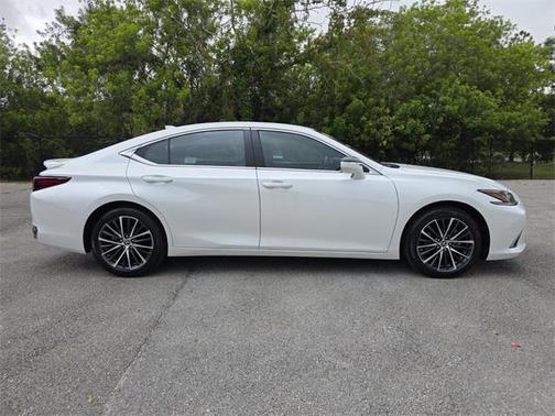 2025 Lexus ES 300h Premium