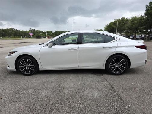 2025 Lexus ES 300h Premium