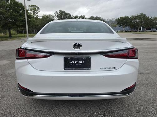 2025 Lexus ES 300h Premium