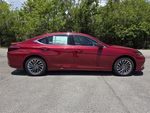 2025 Lexus ES 300h Ultra Luxury