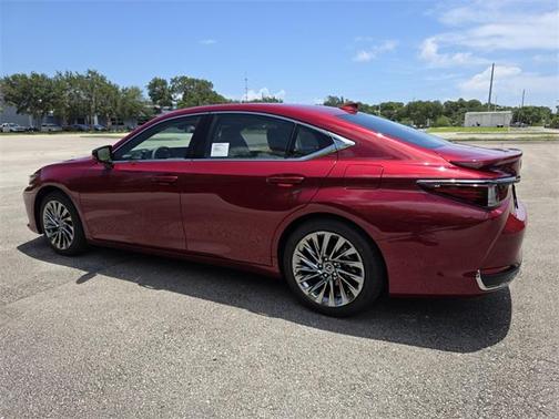 2025 Lexus ES 300h Ultra Luxury