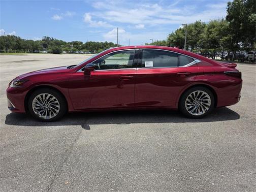 2025 Lexus ES 300h Ultra Luxury