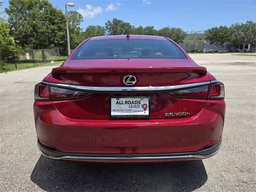 2025 Lexus ES 300h Ultra Luxury