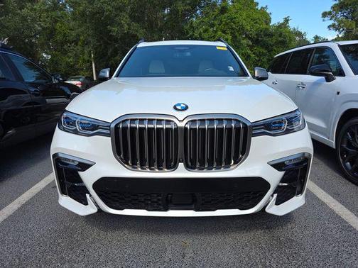 White Metallic 2021 BMW X7 M50i