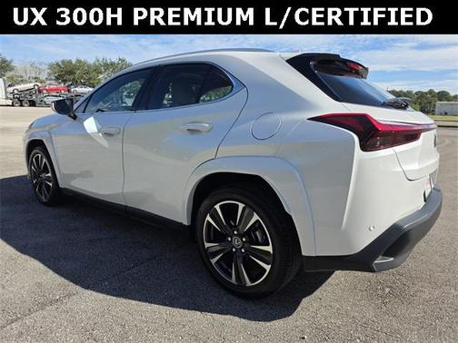 2025 Lexus UX 300h Premium