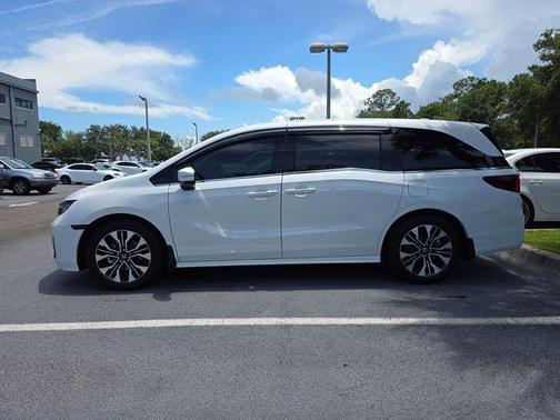 Platinum White 2025 Honda Odyssey Elite