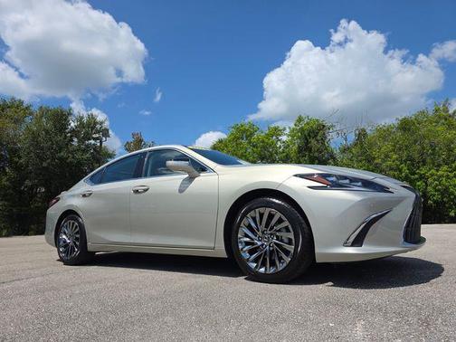 Moonbeam Beige Metallic 2024 Lexus ES 300h Ultra Luxury