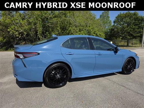 2024 Toyota Camry Hybrid SE