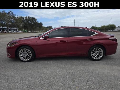 2019 Lexus ES 300h Luxury