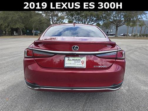2019 Lexus ES 300h Luxury