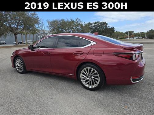 2019 Lexus ES 300h Luxury