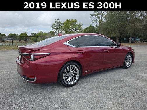 2019 Lexus ES 300h Luxury