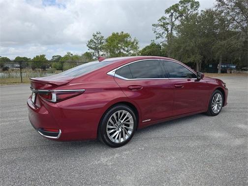 2019 Lexus ES 300h Luxury