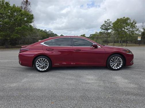 2019 Lexus ES 300h Luxury