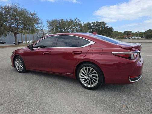 2019 Lexus ES 300h Luxury