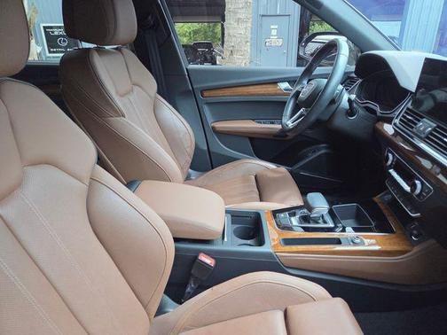 Black Metallic 2021 Audi Q5 45 Prestige