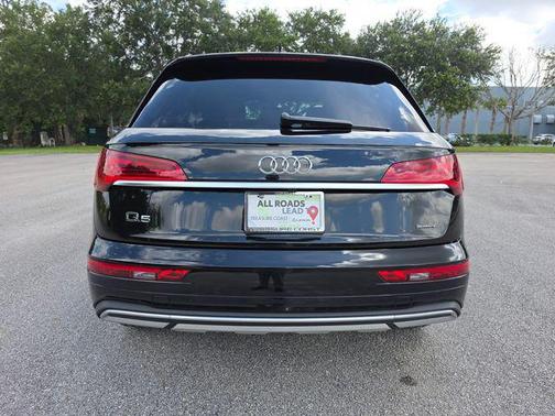 Black Metallic 2021 Audi Q5 45 Prestige