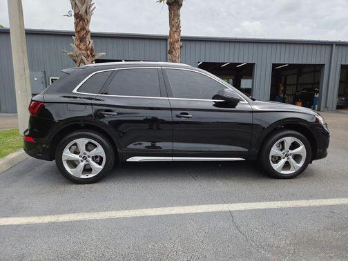 Black Metallic 2021 Audi Q5 45 Prestige