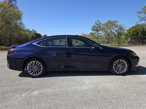 2024 Lexus ES 300h Ultra Luxury