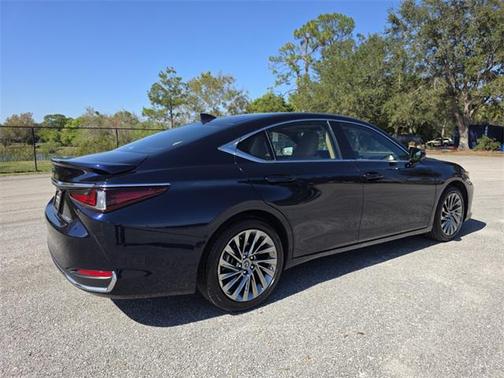 2024 Lexus ES 300h Ultra Luxury