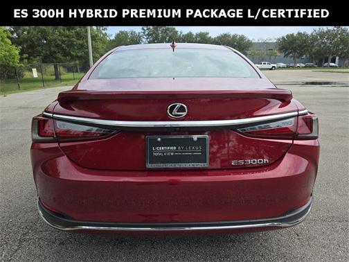 2025 Lexus ES 300h Premium