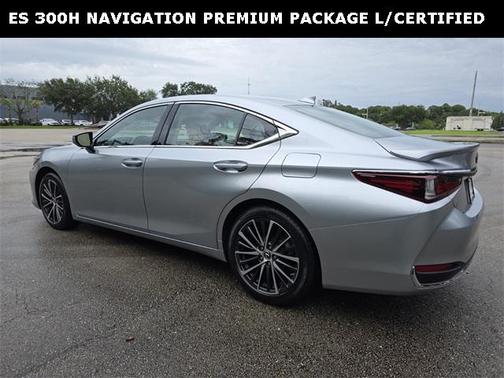2023 Lexus ES 300h Premium