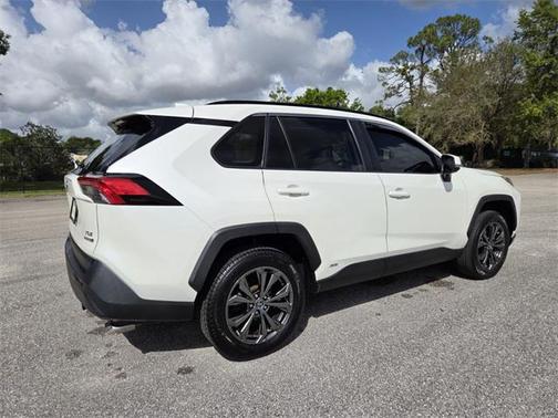 2022 Toyota RAV4 Hybrid XLE Premium