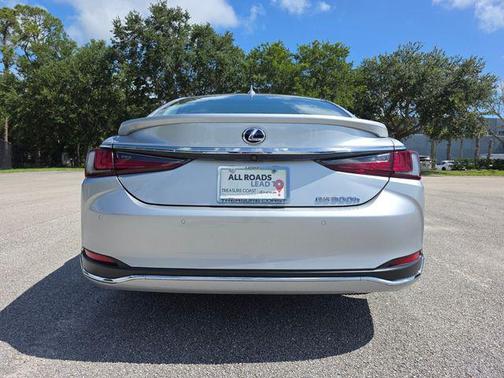 Silver Lining Metallic 2019 Lexus ES 300h Ultra Luxury