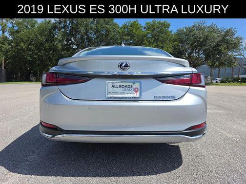 Silver Lining Metallic 2019 Lexus ES 300h Ultra Luxury