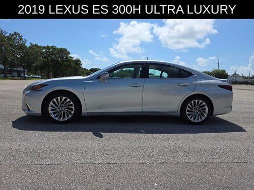 Silver Lining Metallic 2019 Lexus ES 300h Ultra Luxury