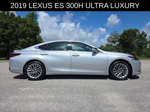 Silver Lining Metallic 2019 Lexus ES 300h Ultra Luxury