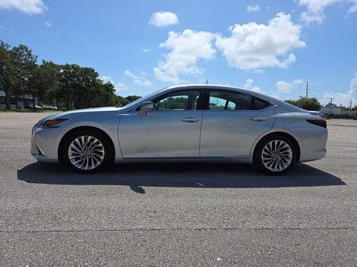 Silver Lining Metallic 2019 Lexus ES 300h Ultra Luxury