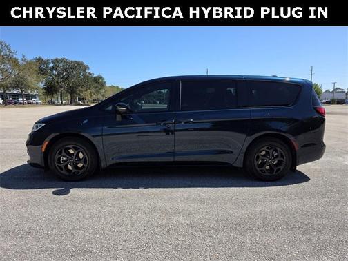 2023 Chrysler Pacifica Hybrid Limited