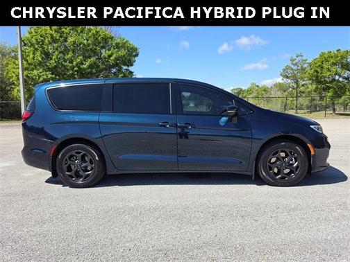 2023 Chrysler Pacifica Hybrid Limited