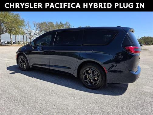 2023 Chrysler Pacifica Hybrid Limited