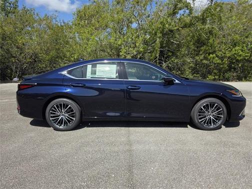 2025 Lexus ES 300h Base