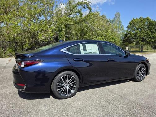 2025 Lexus ES 300h Base