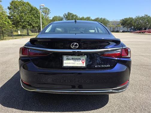 2025 Lexus ES 300h Base