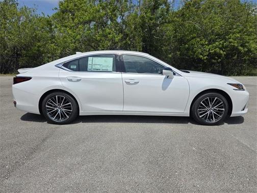 2025 Lexus ES 300h Base