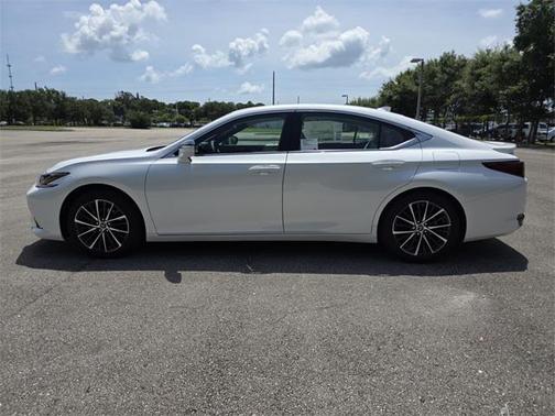 2025 Lexus ES 300h Base