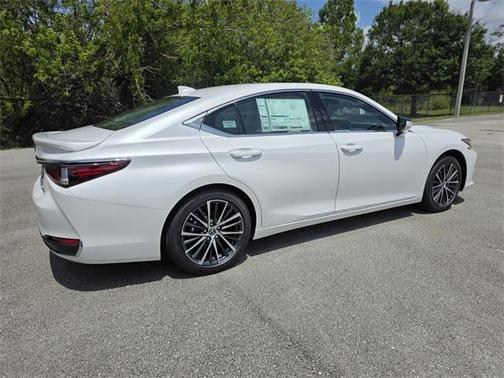 2025 Lexus ES 300h Base
