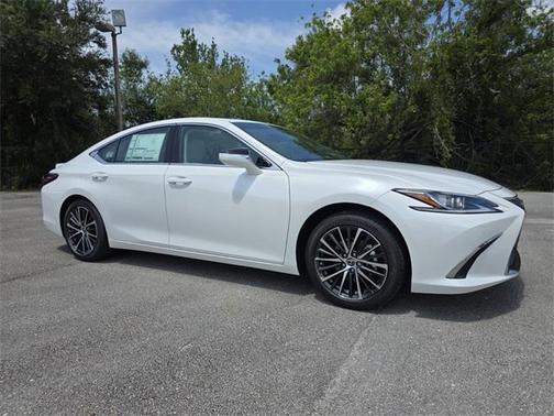 2025 Lexus ES 300h Base